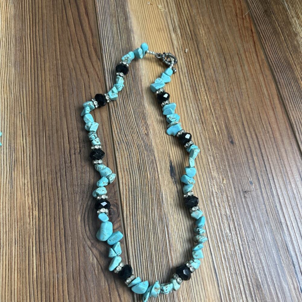Faux Turquoise Howlite Chip 17” Lot Of 2 Two Strand & One Strand Necklaces - Picture 7 of 8